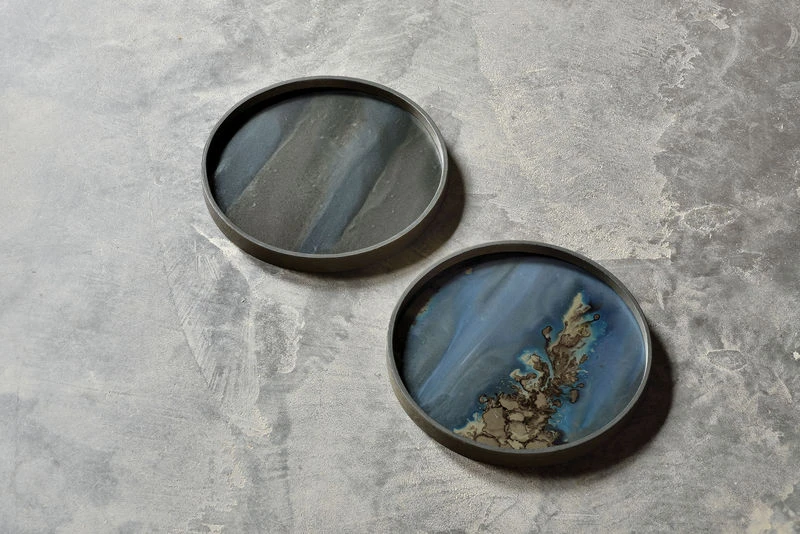 Graphite Organic Tray - / Ø 30 Cm - Wood & Hand-painted Glass - Ethnicraft - Image 3